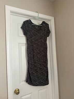 Black and White Space Dye Short Sleeve Maternity Dress Size Small